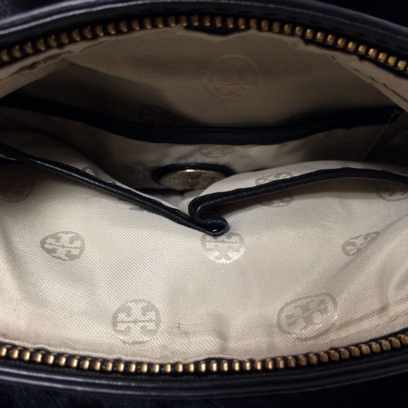 Tory Burch Peyson Muffler Black Fur Wristlet - Picture 3 of 7